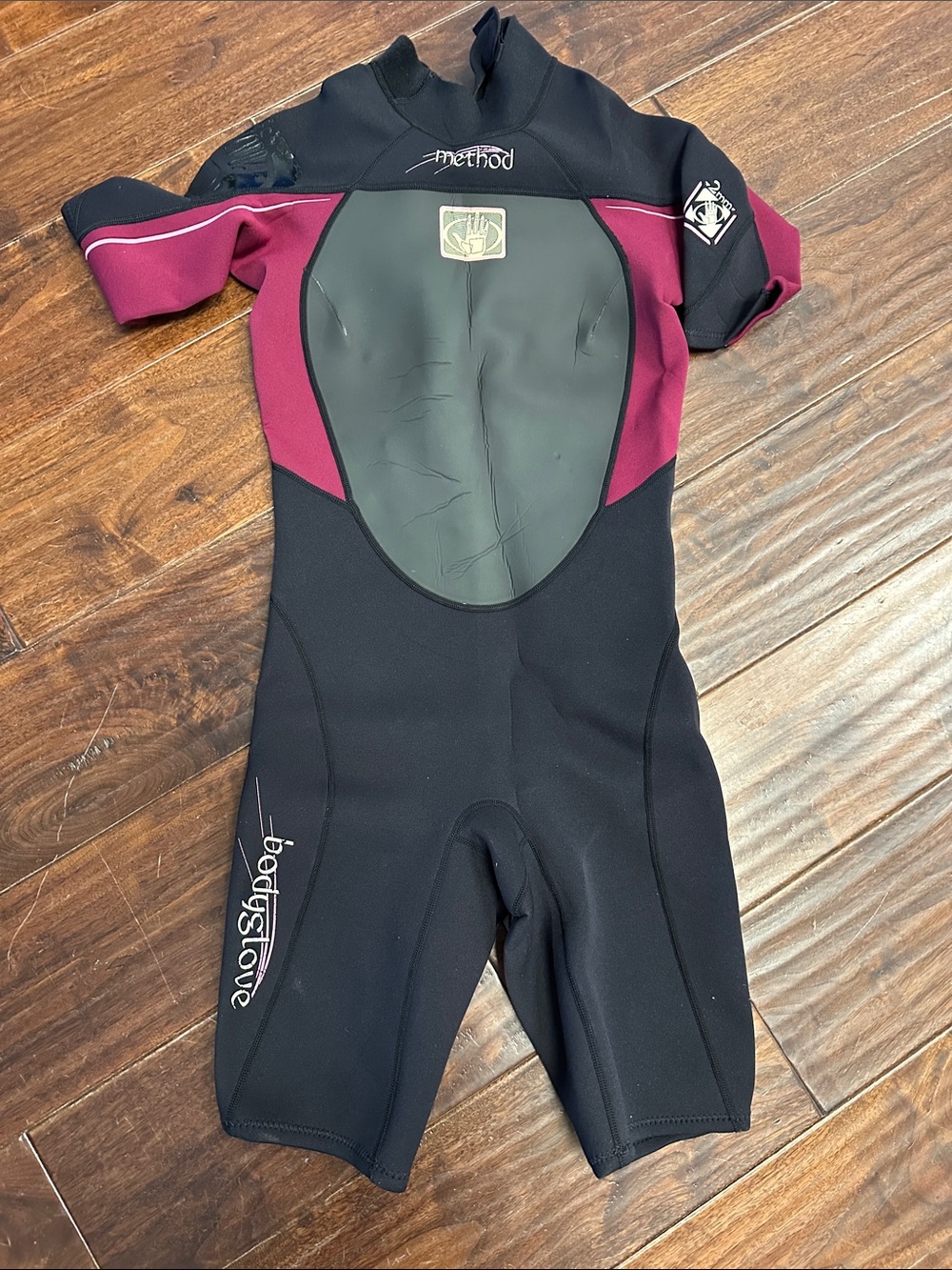 Body Glove Shorty Wetsuit in Black & Burgundy Accents Sz Women’s 7/8
